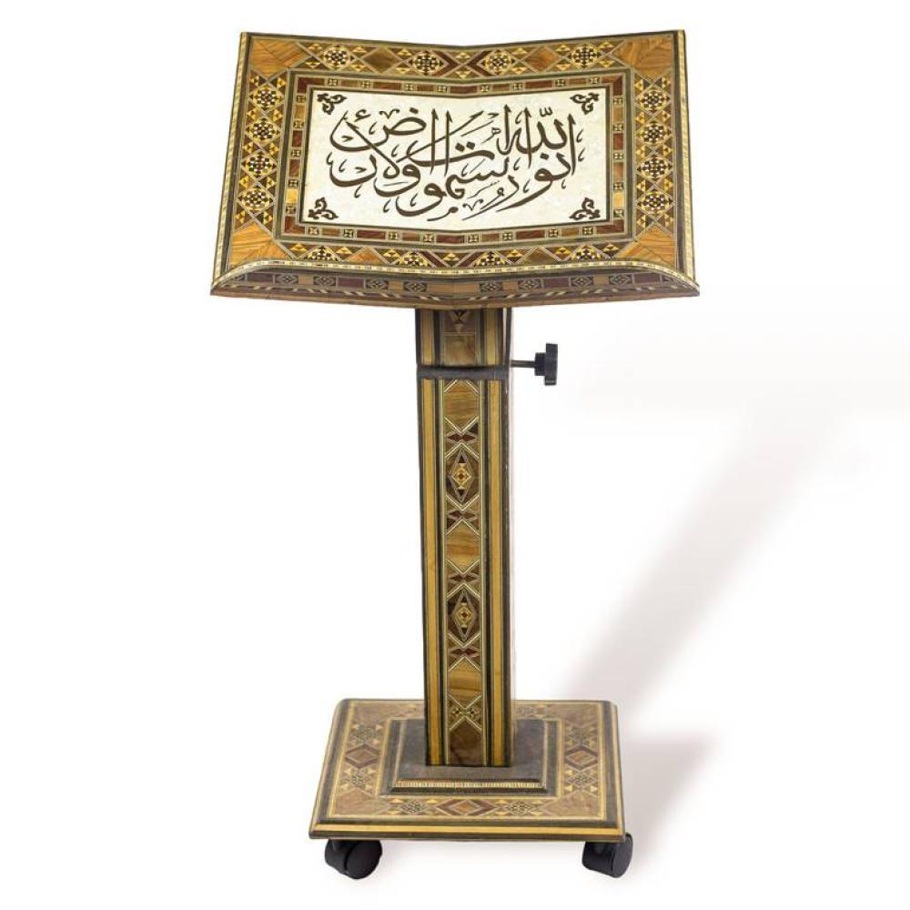 حامل القرآن بالموزاييك الدمشقي العريق